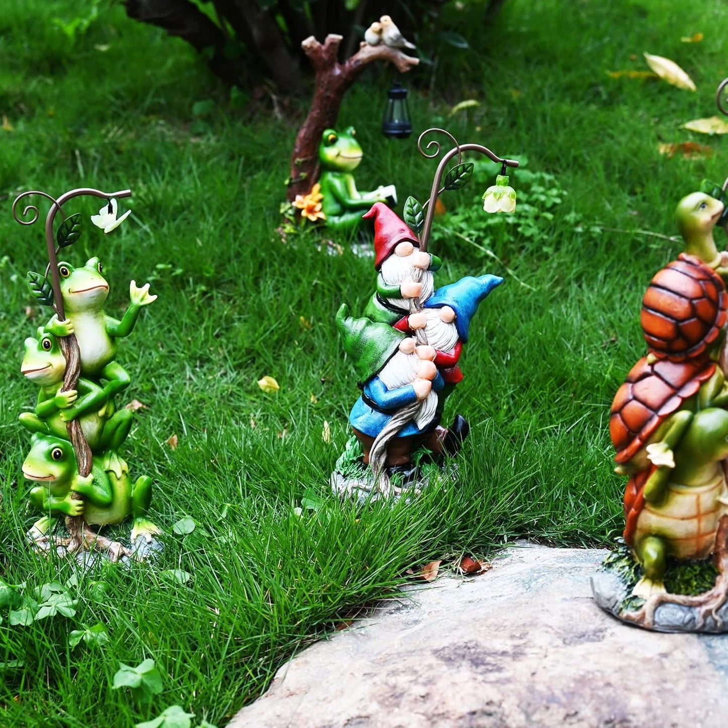 WENYLE Frog Garden Decor, Outdoor Funny Resin Solar Frogs and Butterfly Statues for Yard Art, Garden Frogs Statues with Solar Light for Patio Yard Lawn Porch Ornament