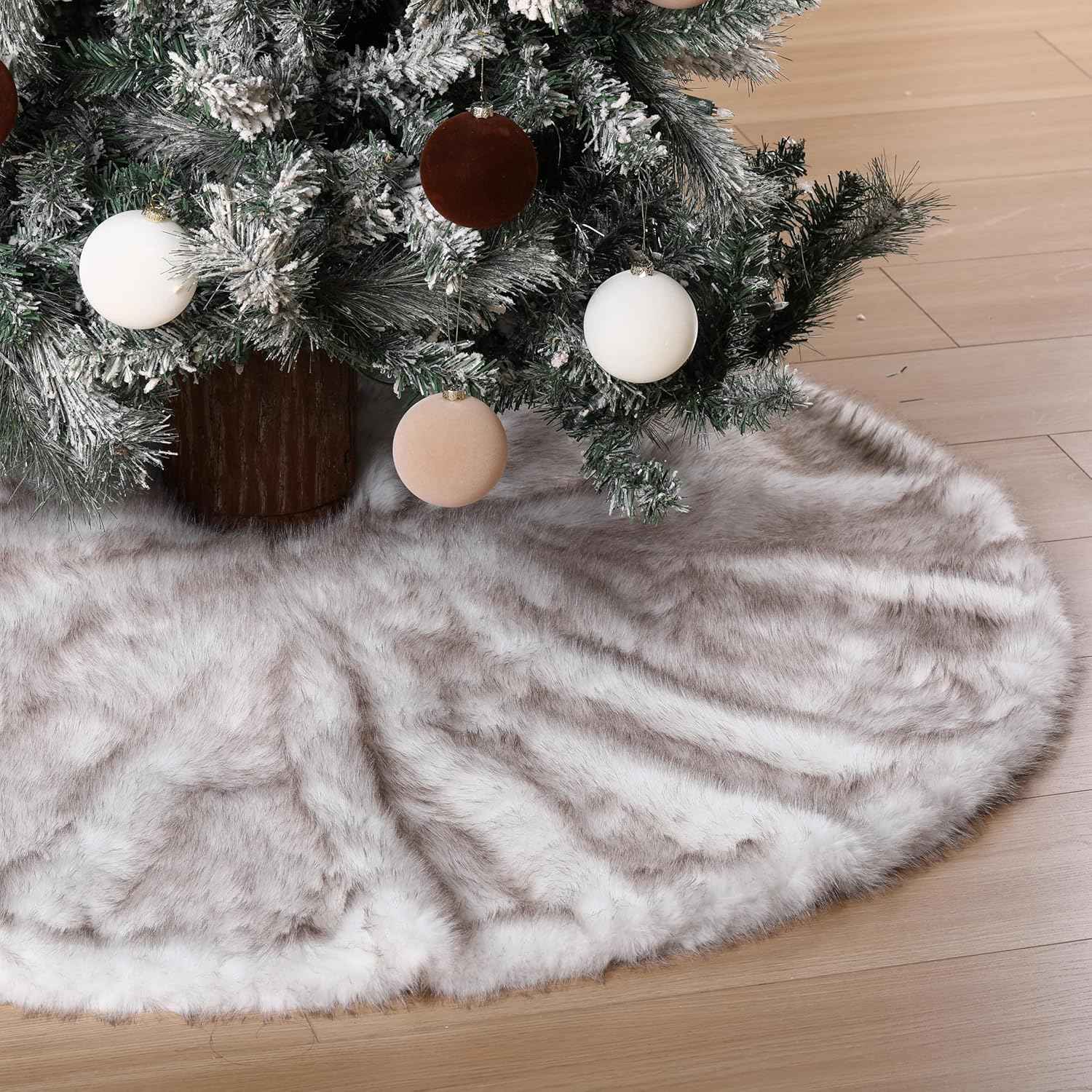 Halloscume 48 Inch Thick Faux Fur Christmas Tree Skirt, Plush Luxury Soft Tree Skirt for Home Xmas Party Holiday Indoor Decor(48-inch,2.6 Lb/ 1200 g,White and Coffee)