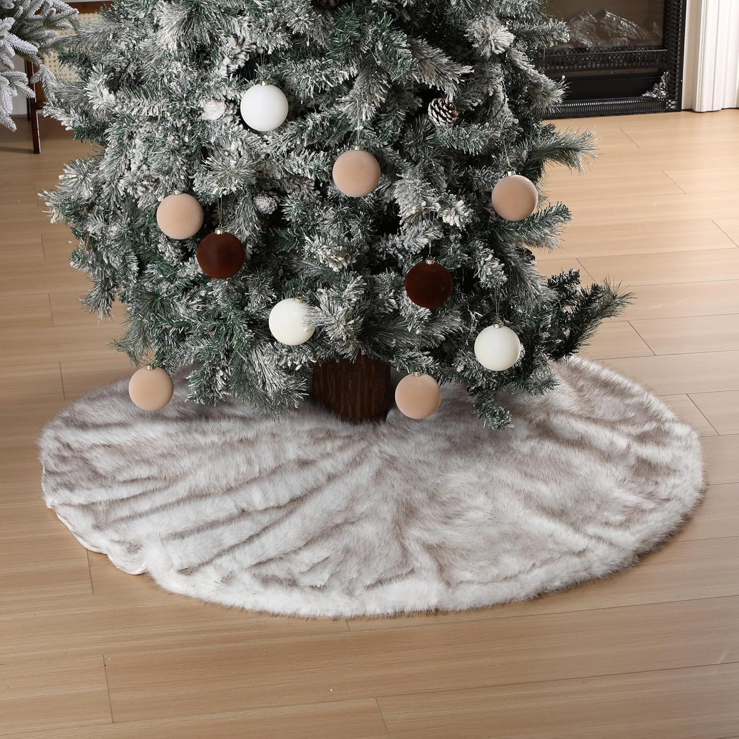 Halloscume 48 Inch Thick Faux Fur Christmas Tree Skirt, Plush Luxury Soft Tree Skirt for Home Xmas Party Holiday Indoor Decor(48-inch,2.6 Lb/ 1200 g,White and Coffee)