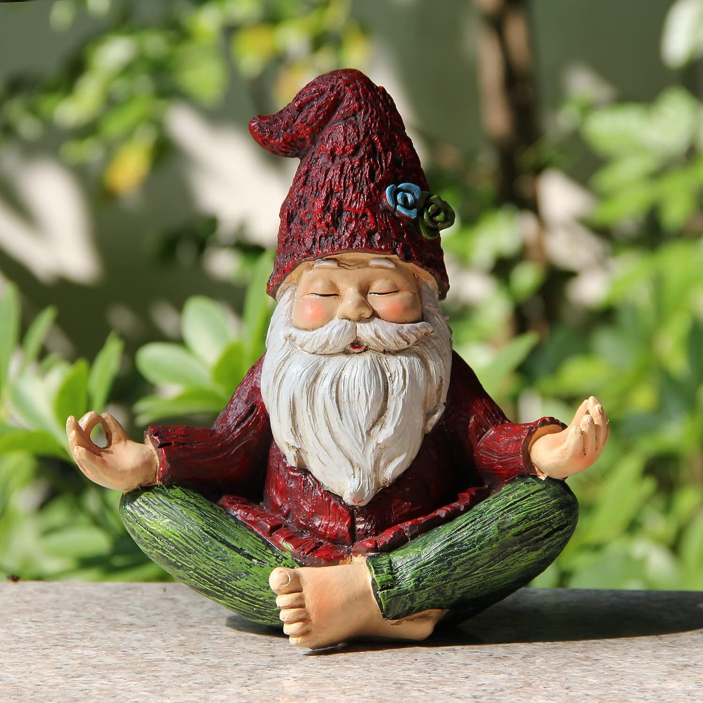 Garden Yoga Gnome Statue, Outdoor Gnomes Figurine with Solar Lights, Knome in Yoga Pose for Garden Decor, Elf Sculptures and Statues for Patio Lawn Yard