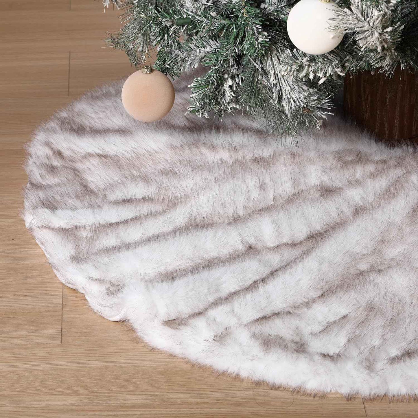 Halloscume 48 Inch Thick Faux Fur Christmas Tree Skirt, Plush Luxury Soft Tree Skirt for Home Xmas Party Holiday Indoor Decor(48-inch,2.6 Lb/ 1200 g,White and Coffee)