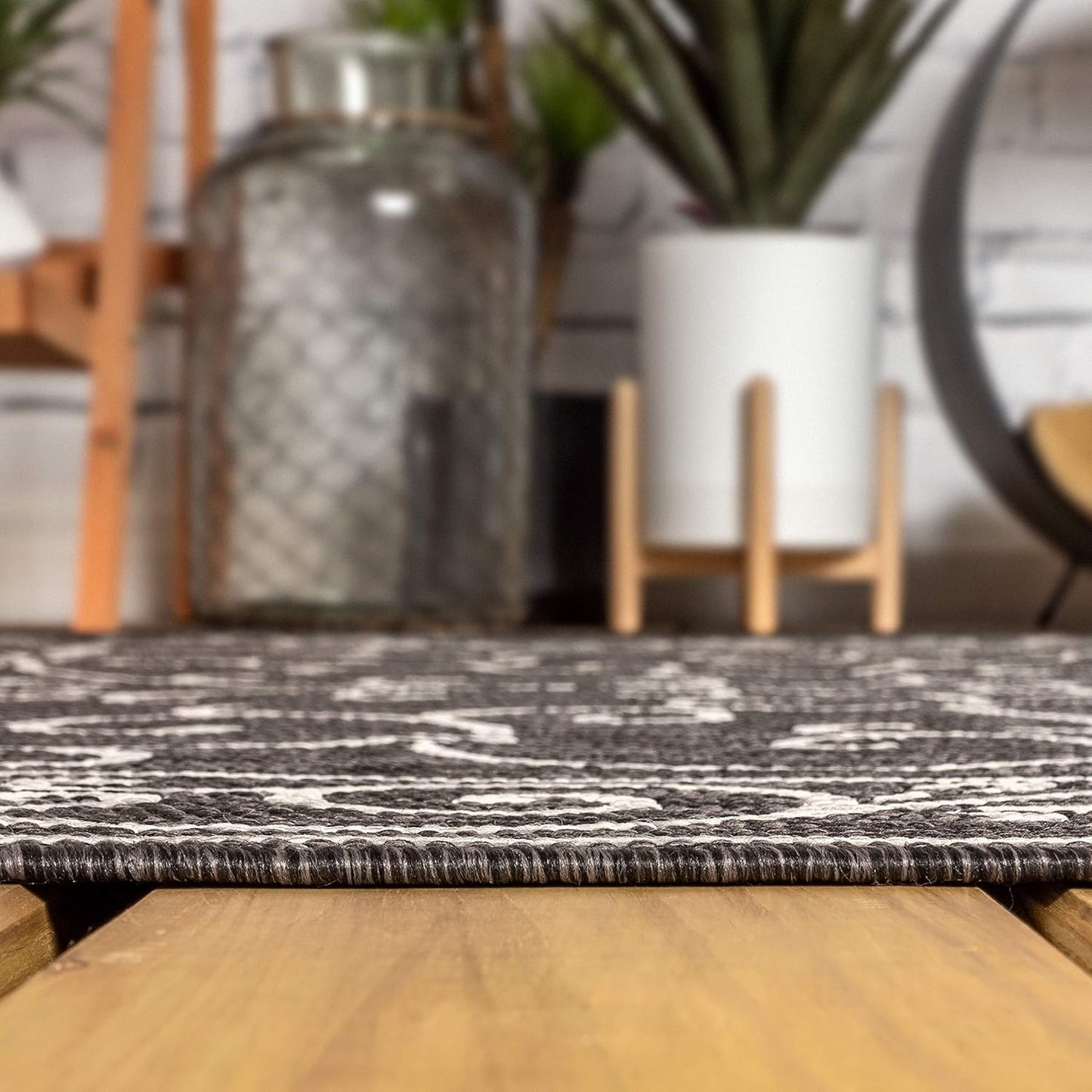 JONATHAN Y Vintage Filigree Indoor Outdoor Square Area Rug 3X3 Black/Gray, Charleston Textured Weave for Backyard, Patio, Porch, Easy-Cleaning, High Traffic, Pet-Friendly, Non-Shedding (SMB106G-3SQ)