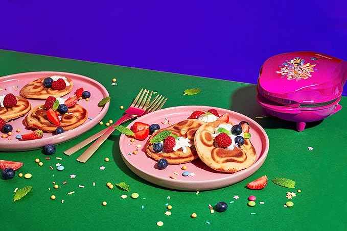 Bestron Paw Patrol waffle maker, mini waffle iron with unique Paw Patrol design, ideal for children's birthdays, Easter and Christmas, with cooking indicator, Ø10 cm, official license, color: Pink