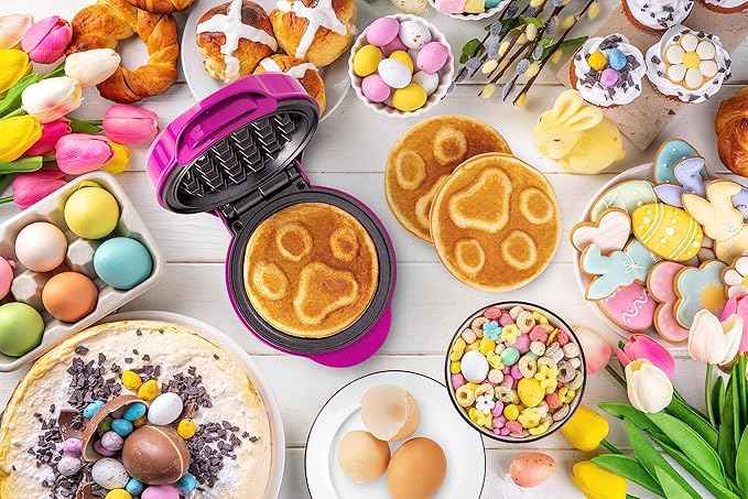 Bestron Paw Patrol waffle maker, mini waffle iron with unique Paw Patrol design, ideal for children's birthdays, Easter and Christmas, with cooking indicator, Ø10 cm, official license, color: Pink