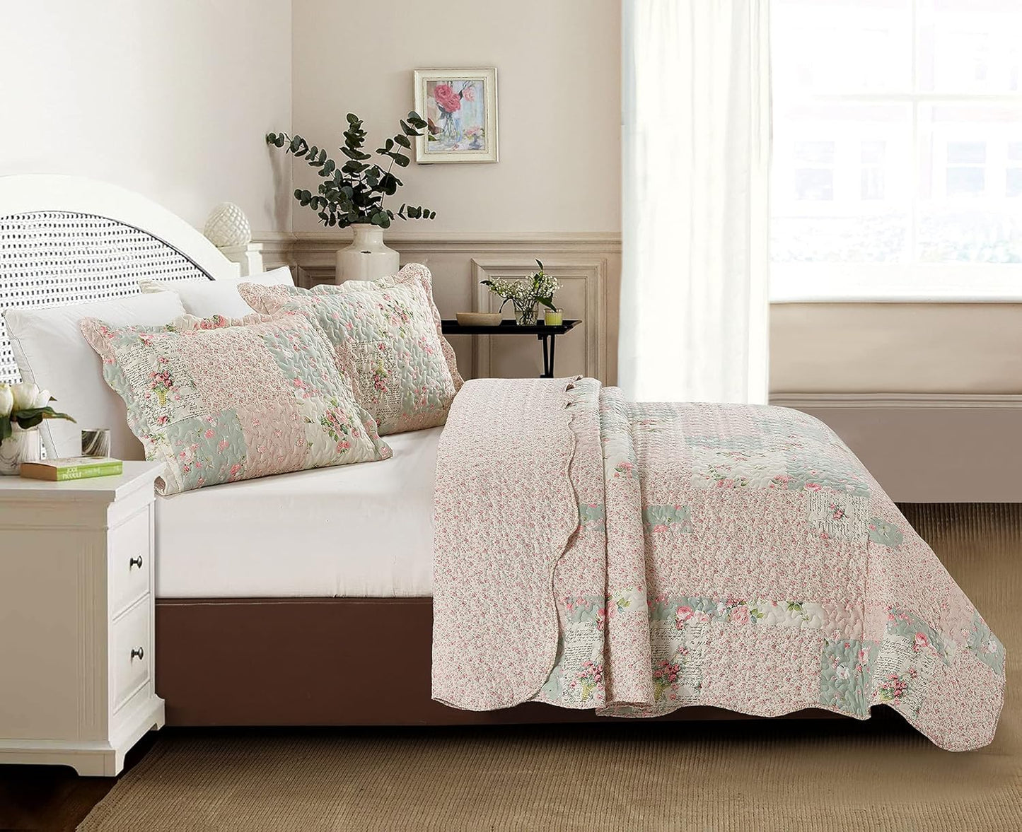 Brilliant Sunshine Rose and Sage Quilt Set, 3-Piece Bedding Sets, Traditional Patchwork Design, Washable and Reversible Bedspread, Soft Lightweight Coverlet, All-Season, Full/Queen, Light Pink Green