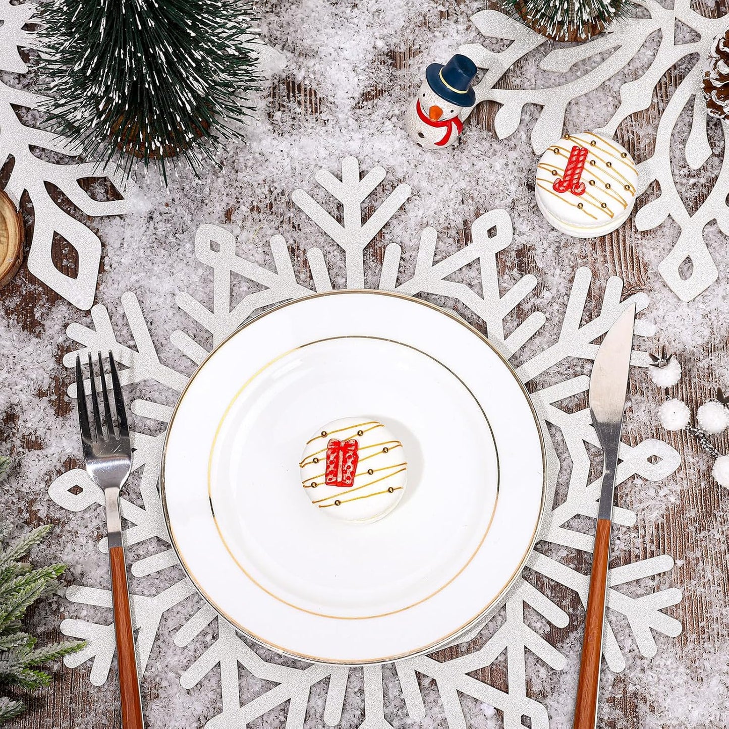 60Pcs Christmas Snowflake Paper Placemat Silver Glitter Snowflake Disposable Place Mat Winter Dining Table Mats for Xmas Birthday Party Kitchen