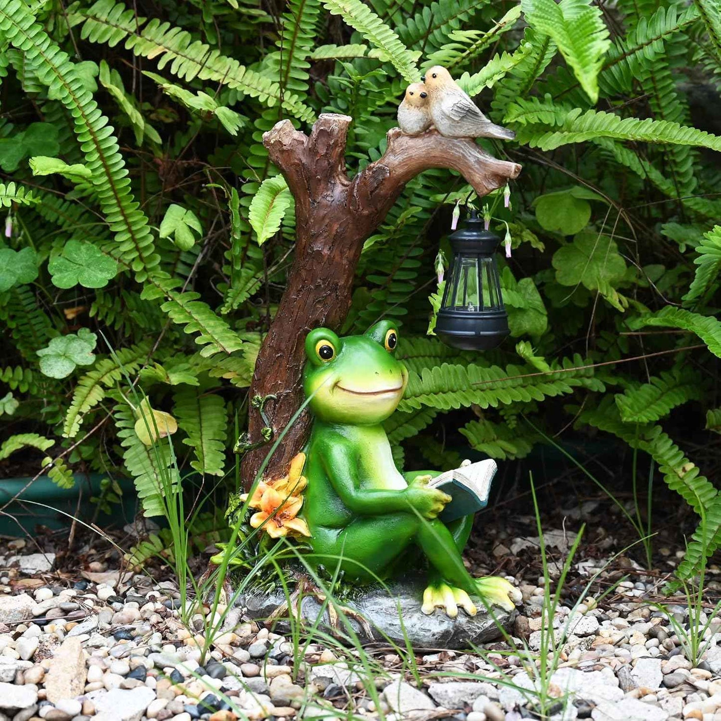WENYLE Frog Figurine Garden Decor, Outdoor Resin Reading Frogs Statues with Solar Lantern, Funny Frog Solar Light Garden Statues Decoration for Patio Yard Lawn Porch Ornament