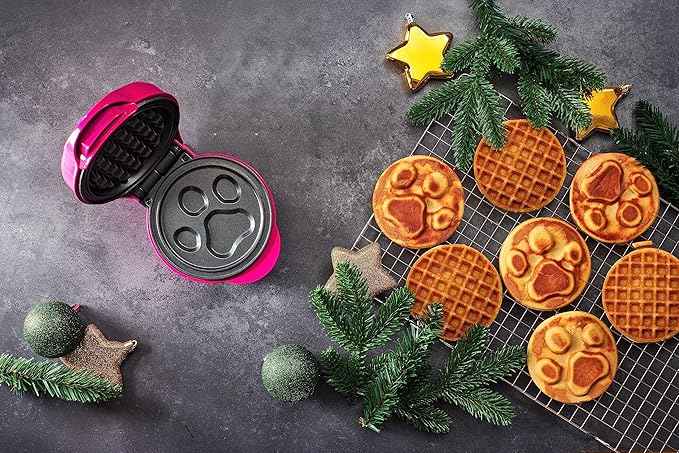 Bestron Paw Patrol waffle maker, mini waffle iron with unique Paw Patrol design, ideal for children's birthdays, Easter and Christmas, with cooking indicator, Ø10 cm, official license, color: Pink