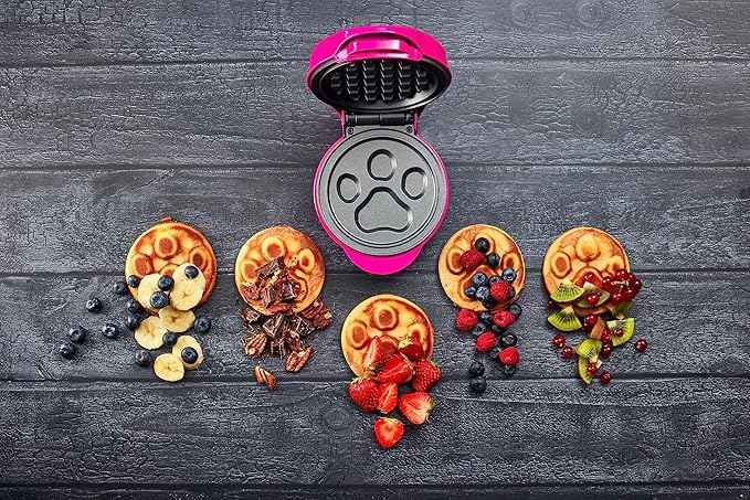 Bestron Paw Patrol waffle maker, mini waffle iron with unique Paw Patrol design, ideal for children's birthdays, Easter and Christmas, with cooking indicator, Ø10 cm, official license, color: Pink